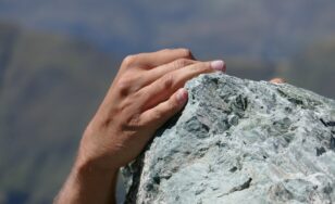 Bouldering. Prehistorický sport, který posiluje tělo i ducha.